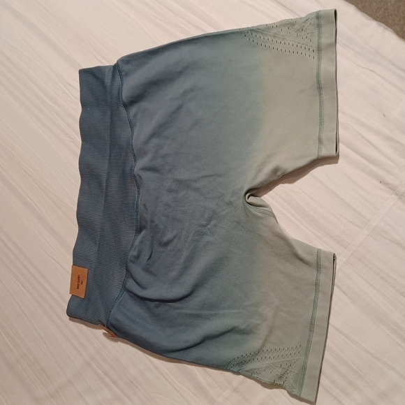 Pink SPORT SEAMLESS VICTORIA'S SECRET XL SEAMLESS BIKE SHORT GREEN OMBRE NWT - Picture 2 of 8